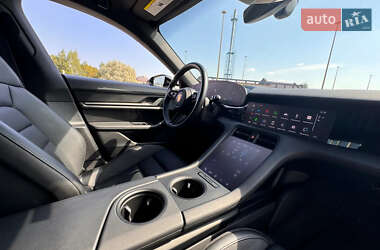 Седан Porsche Taycan 2021 в 