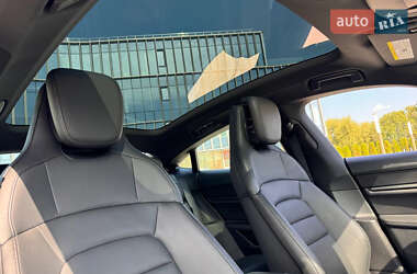 Седан Porsche Taycan 2021 в 