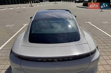 Седан Porsche Taycan 2021 в 