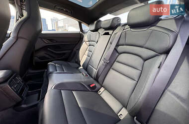 Седан Porsche Taycan 2021 в 