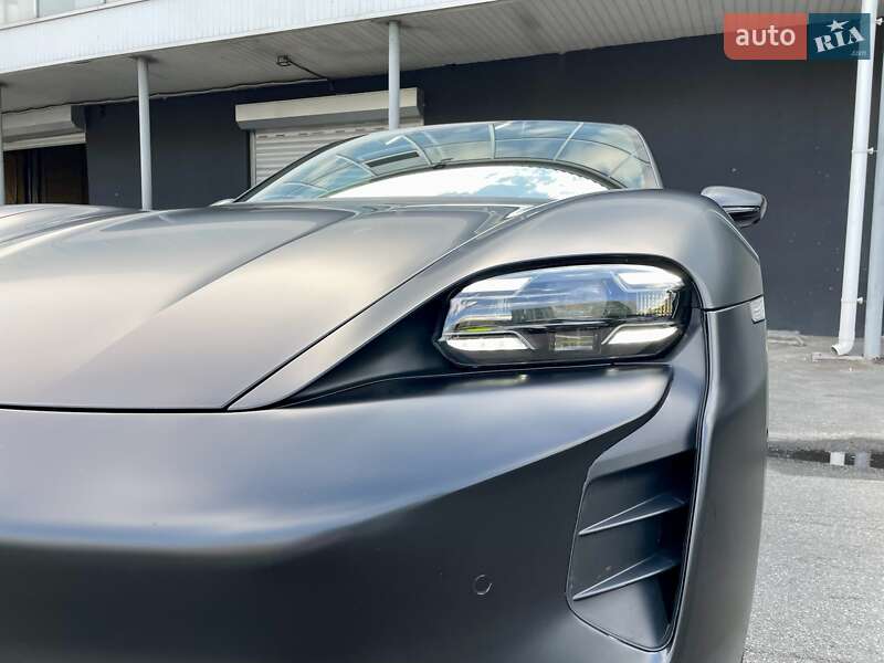 Седан Porsche Taycan 2020 в Киеве