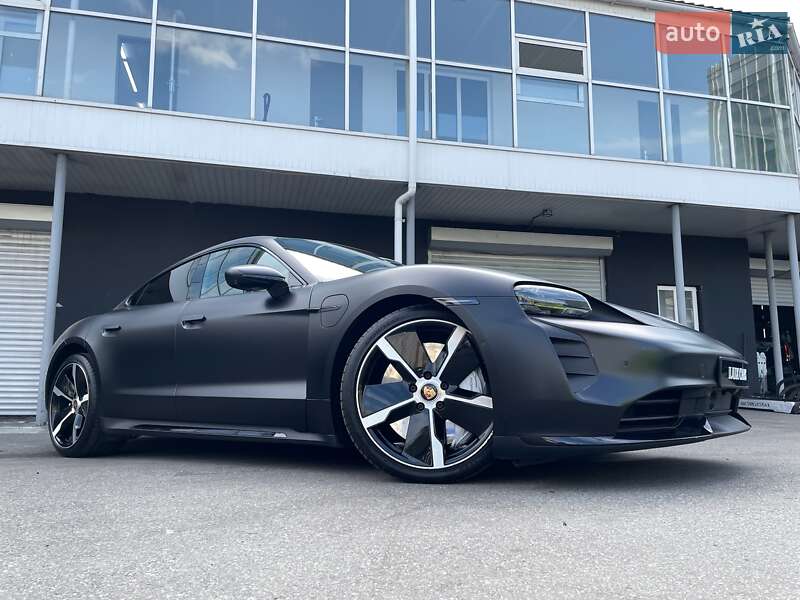 Седан Porsche Taycan 2020 в Киеве