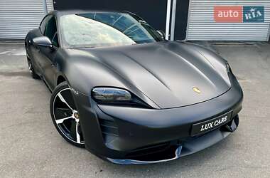 Седан Porsche Taycan 2020 в 