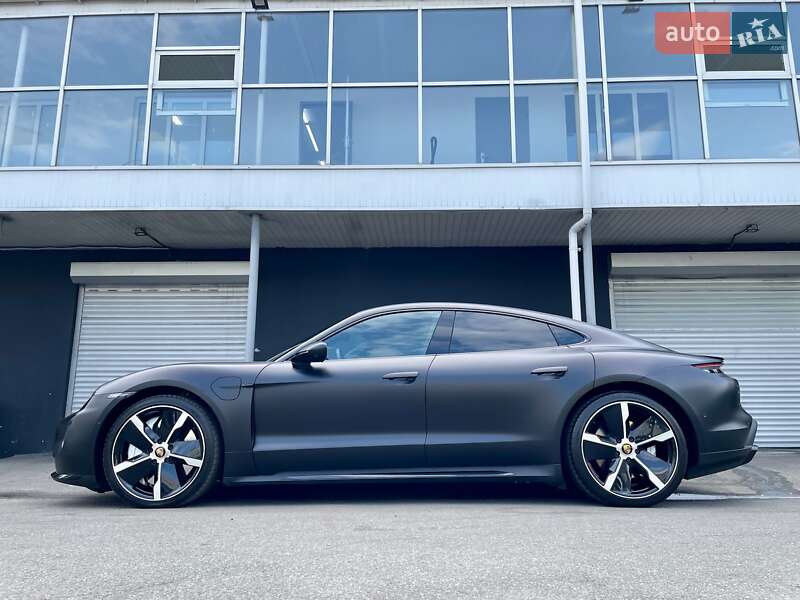 Седан Porsche Taycan 2020 в Киеве