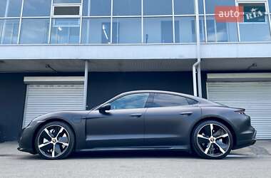Седан Porsche Taycan 2020 в 