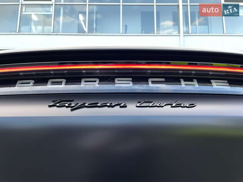 Седан Porsche Taycan 2020 в Киеве