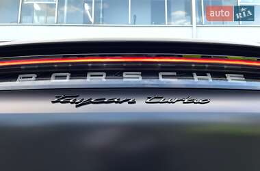 Седан Porsche Taycan 2020 в 