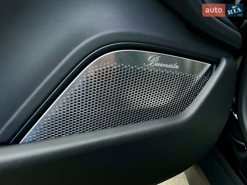 Седан Porsche Taycan 2020 в Киеве