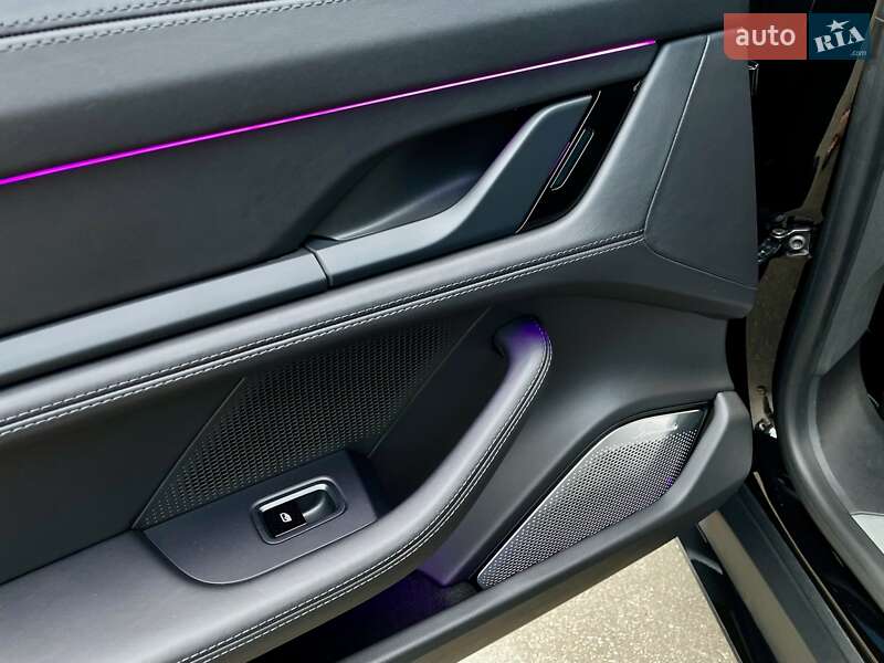Седан Porsche Taycan 2020 в Киеве
