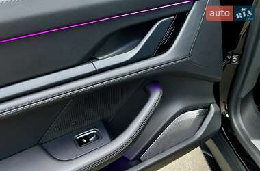 Седан Porsche Taycan 2020 в 
