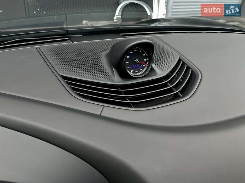 Седан Porsche Taycan 2020 в Киеве