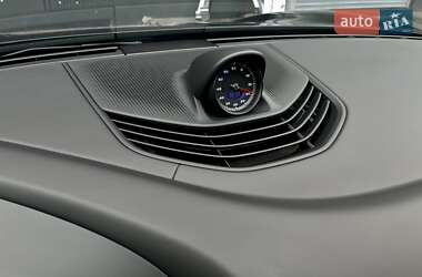 Седан Porsche Taycan 2020 в 