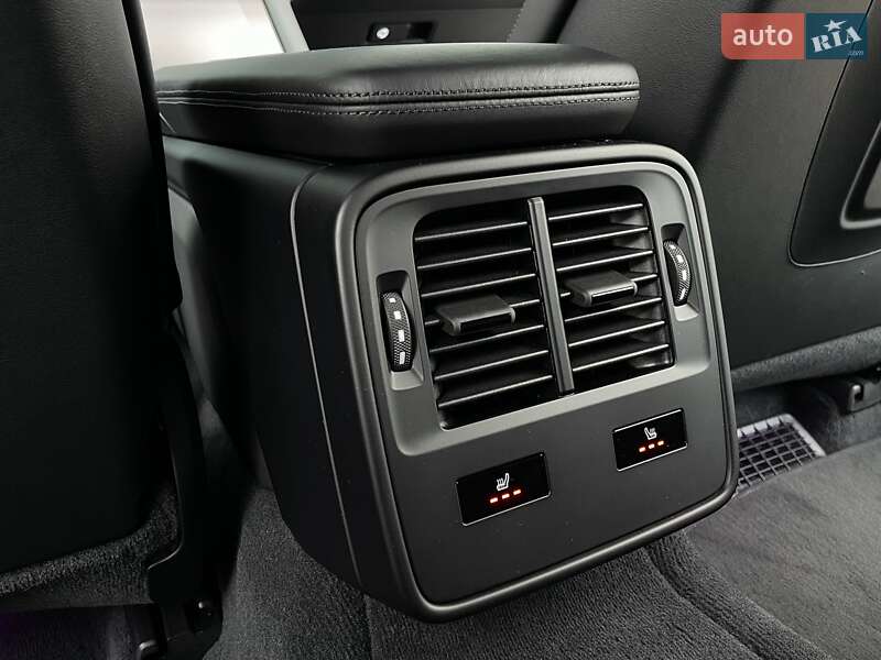 Седан Porsche Taycan 2020 в Киеве