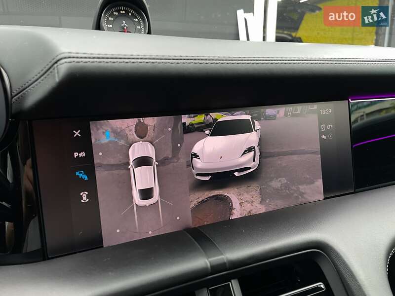 Седан Porsche Taycan 2020 в Киеве