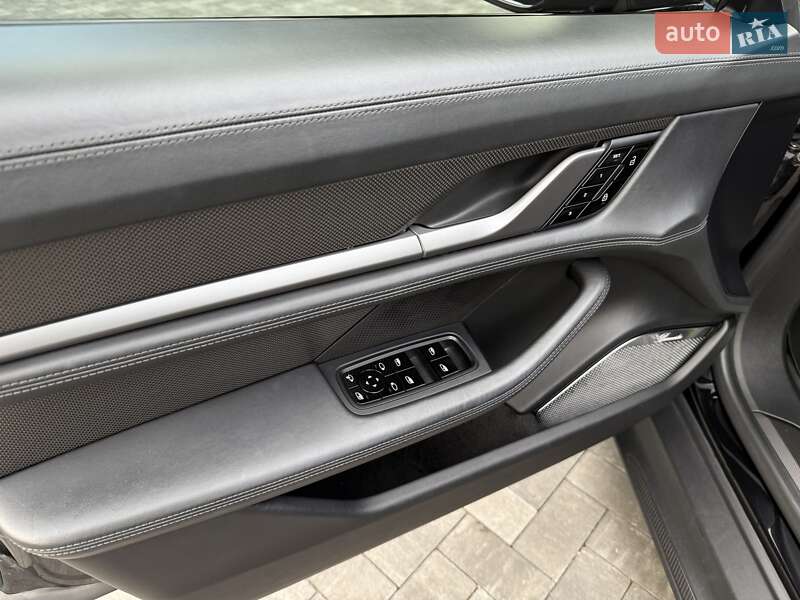 Седан Porsche Taycan 2019 в Киеве
