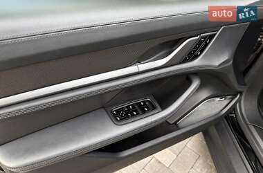 Седан Porsche Taycan 2019 в 