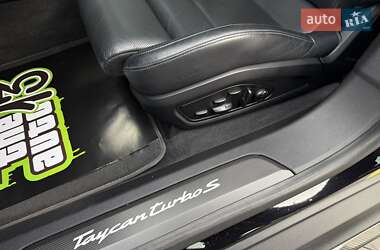 Седан Porsche Taycan 2019 в 