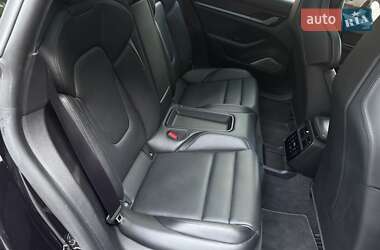 Седан Porsche Taycan 2019 в 