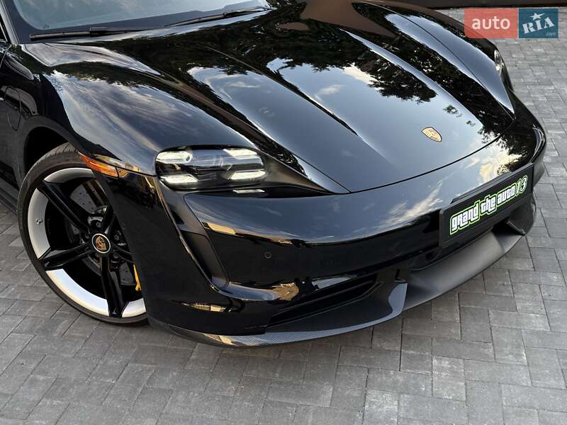 Седан Porsche Taycan 2019 в Киеве