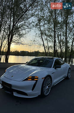 Седан Porsche Taycan 2020 в Киеве