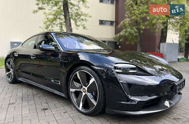 Седан Porsche Taycan 2020 в 