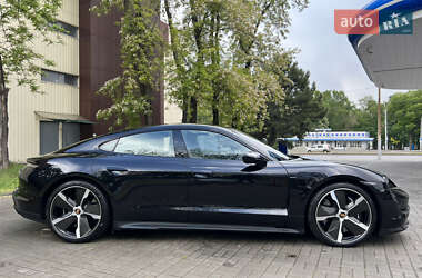 Седан Porsche Taycan 2020 в 