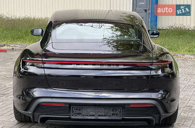 Седан Porsche Taycan 2020 в 