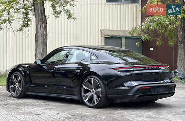Седан Porsche Taycan 2020 в 