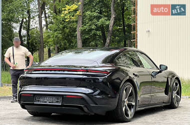 Седан Porsche Taycan 2020 в 
