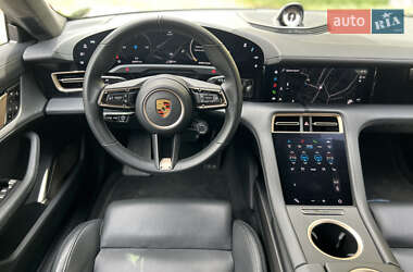 Седан Porsche Taycan 2020 в 