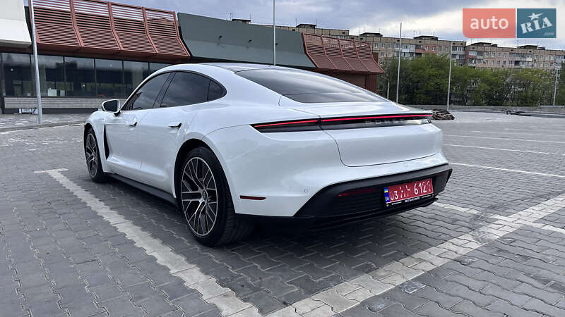Седан Porsche Taycan 2021 в Києві