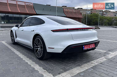 Седан Porsche Taycan 2021 в 