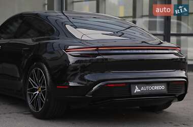 Седан Porsche Taycan 2023 в 