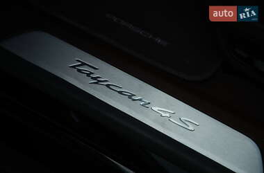 Седан Porsche Taycan 2023 в 