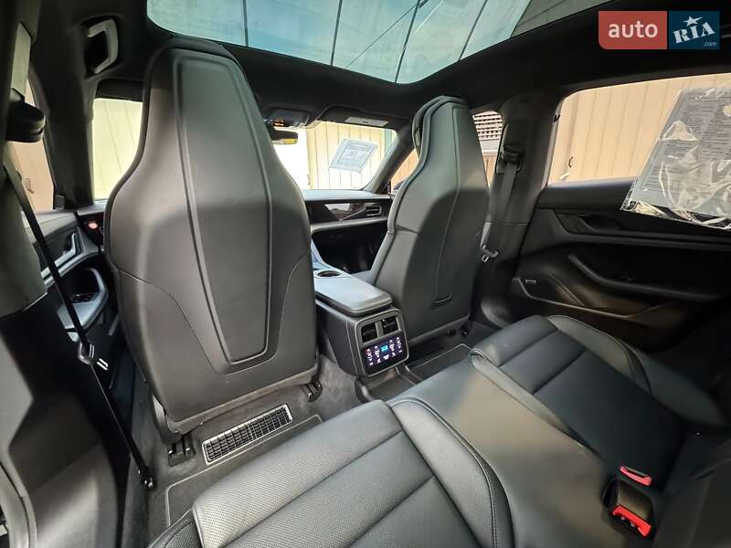 Седан Porsche Taycan 2021 в Мукачевому