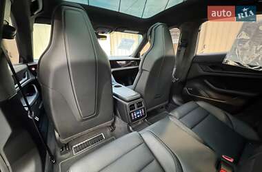 Седан Porsche Taycan 2021 в 