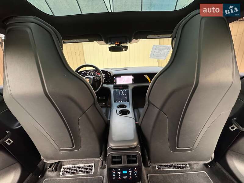 Седан Porsche Taycan 2021 в Мукачевому