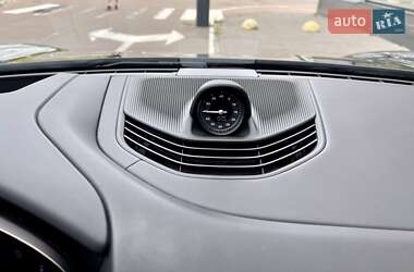 Седан Porsche Taycan 2021 в 