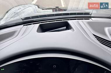 Седан Porsche Taycan 2021 в 