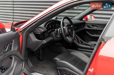 Седан Porsche Taycan 2021 в 