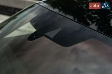 Седан Porsche Taycan 2021 в 