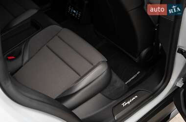 Седан Porsche Taycan 2021 в 