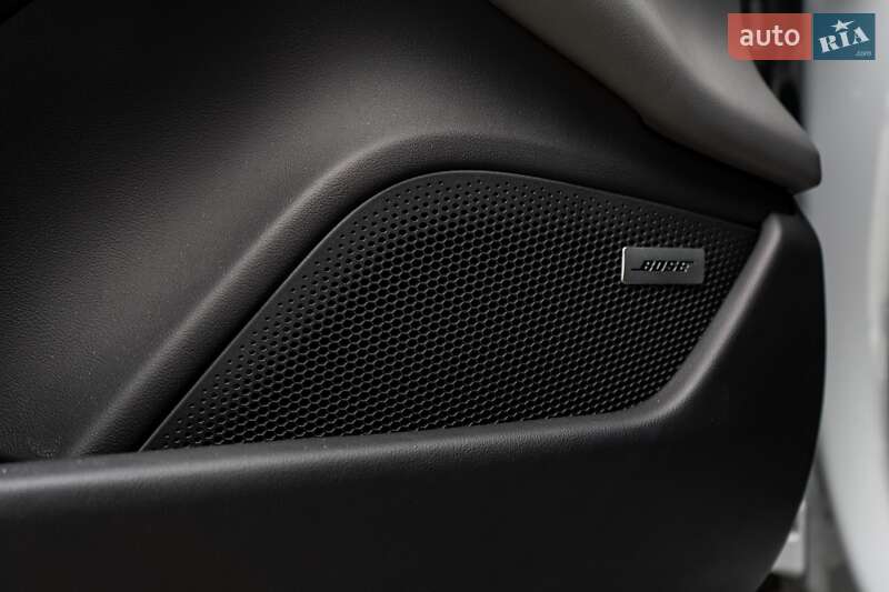 Седан Porsche Taycan 2021 в Києві