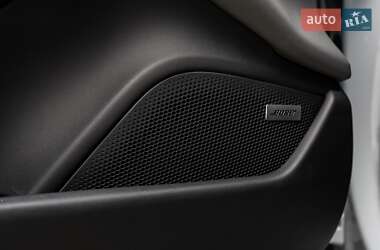 Седан Porsche Taycan 2021 в 