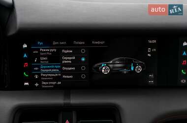 Седан Porsche Taycan 2021 в 