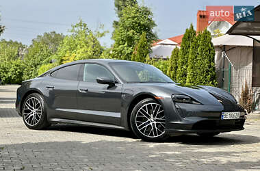 Седан Porsche Taycan 2021 в 