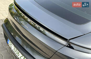 Седан Porsche Taycan 2021 в 