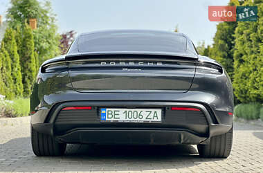Седан Porsche Taycan 2021 в 