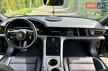 Седан Porsche Taycan 2021 в 