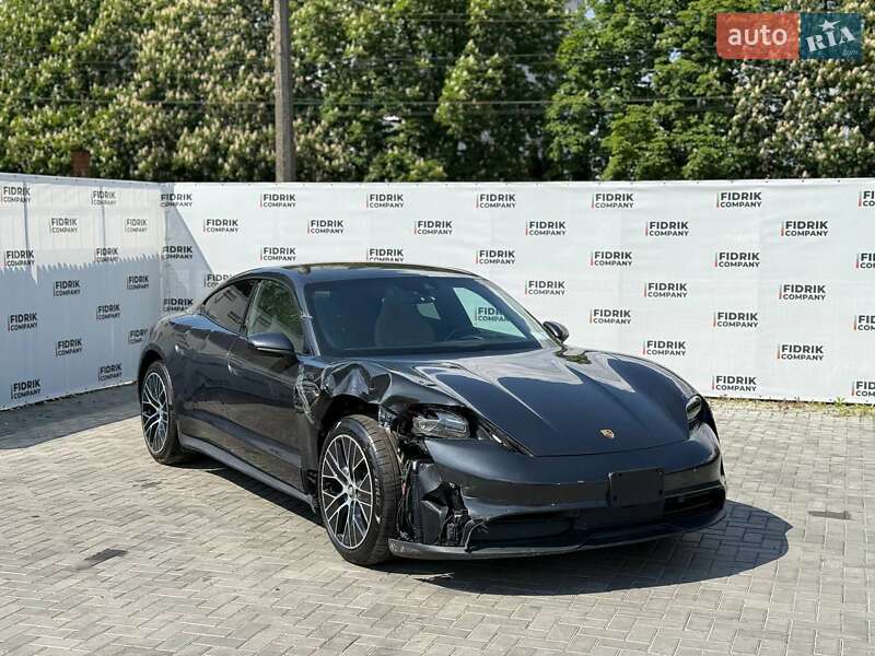 Седан Porsche Taycan 2021 в 